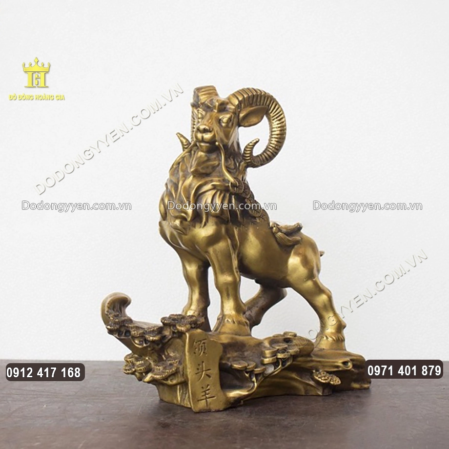Tượng D&ecirc; Đứng Tr&ecirc;n C&acirc;y T&ugrave;ng Bằng Đồng V&agrave;ng